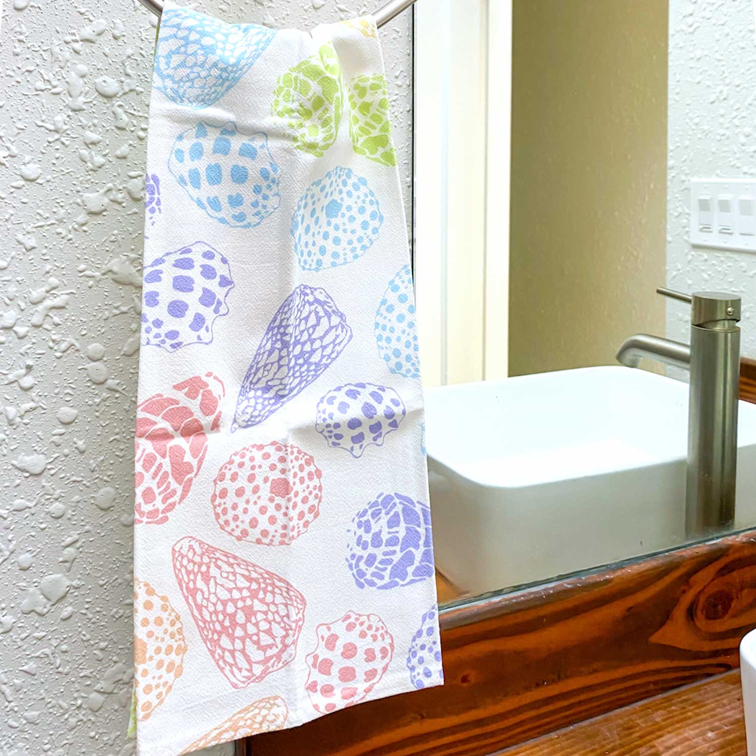 19" x 27" Cotton Flour Sack Tea Towel - Rainbow Shells