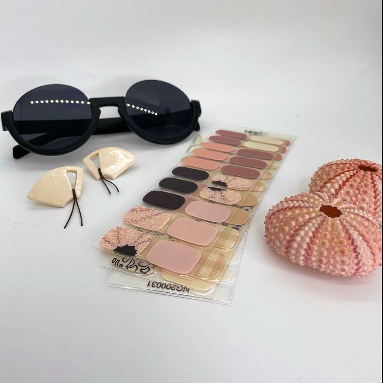 Long-Lasting Gel Nail Strips - ʻĀina Inspired Sea Urchin Design